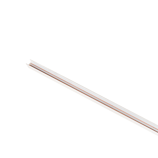 Die weiße Vario-D10-Stromschiene bietet eine elegante Lösung für effiziente Lichtsysteme in modernen Räumen.